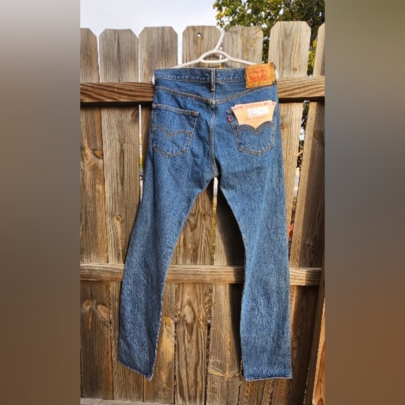 NWTS Levi 501 Classic Mens 33x36 stone washed, straight leg, button closure jean - Picture 4 of 7